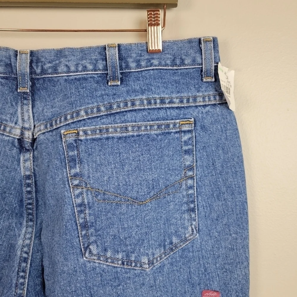 Chic NEW 90s Vintage Tapered Leg Relaxed Fit High Rise Medium Wash Mom Jeans